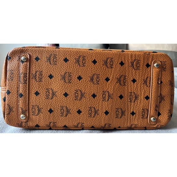MCM Aren Cognac Visetos Tote Bag - Picture 3 of 9
